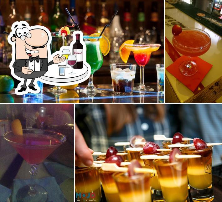 В "Моджо Bar&Cafe" подаются алкогольные напитки