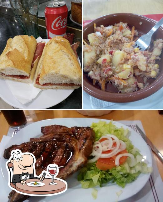Еда в "Area de Servicio Quintans"