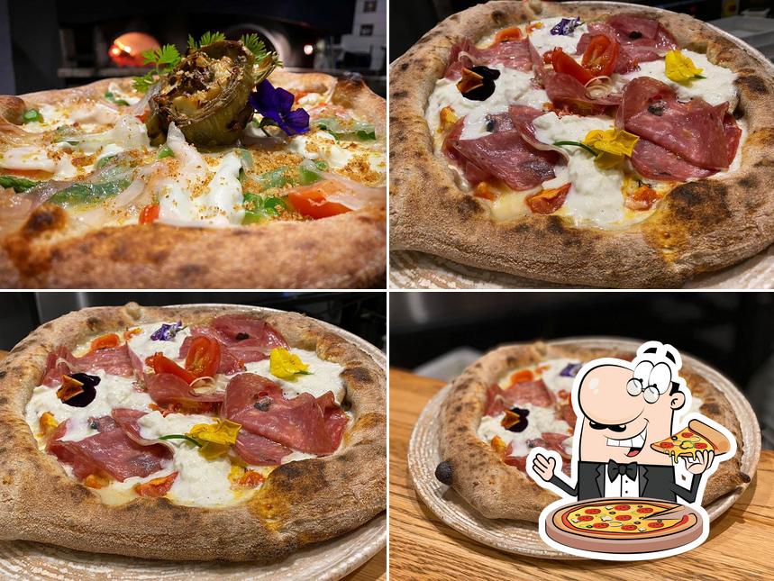 Pick pizza at Fratelli Piombino Restaurateur