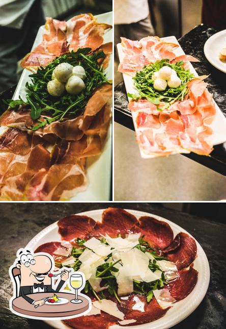Еда в "Pomodoro Italian Restaurant & Pizzeria"