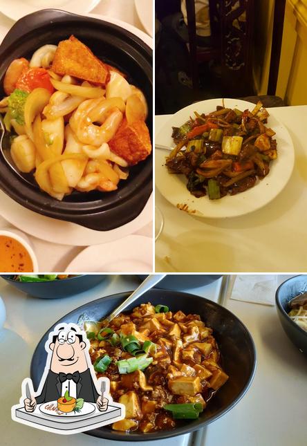 Comida en Three Sisters BBQ Chinese Restaurant