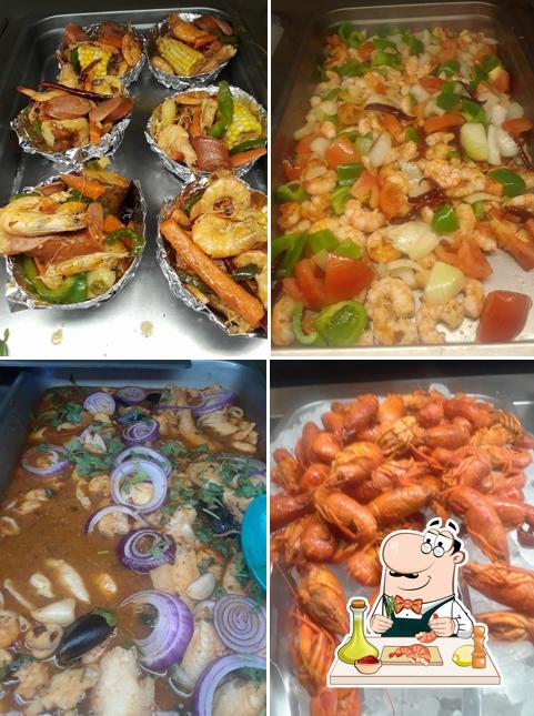 Order seafood at 7 Mares Seafood