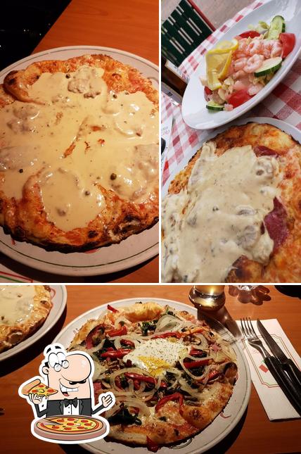 Pick pizza at Pizzeria Ciao Ciao