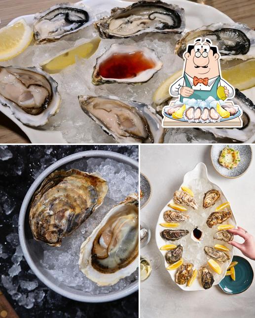 Попробуйте блюда с морепродуктами в "Устричном баре Лодка"