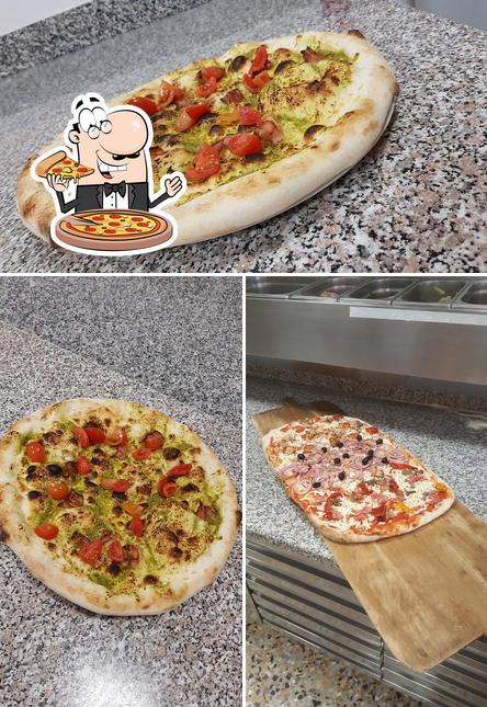 Scegli una pizza a Pizzeria Grotta Azzurra Di Vivenzio Alfredo