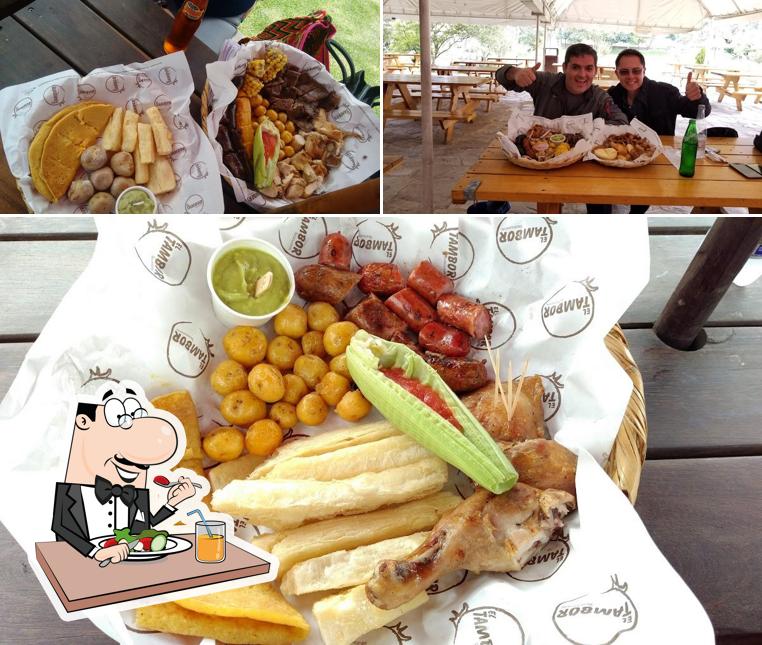Take a look at the picture displaying food and interior at Restaurante El Tambor Cajicá