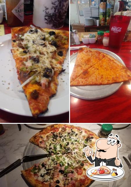 Отведайте пиццу в "Santino's Italian Restaurant & Pizzeria"