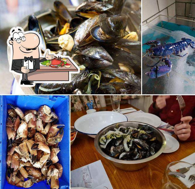 Kostet Meeresfrüchte bei Visspecialiteitenrestaurant De Schelde