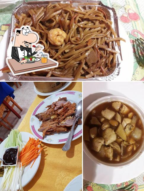 Comida en Restaurante Chino Fu Man Chun