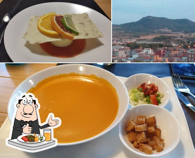 Observa las fotografías que muestran comida y exterior en Restaurante La Sal