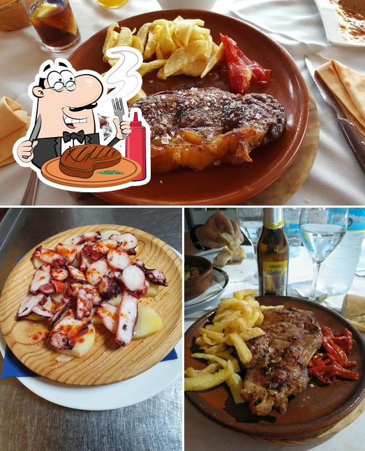 Попробуйте блюда из мяса в "Restaurante Bar La Pasera"