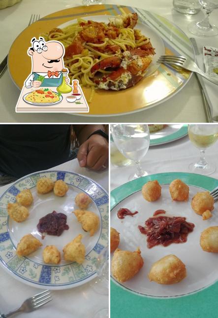 Еда в "La Randa a Cannigione"