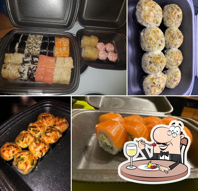 Еда в "Японском домике, суши-баре"