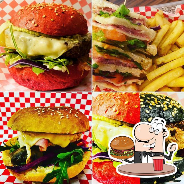 Peça um hambúrguer no Route 66 - Your American Bar & Restaurant