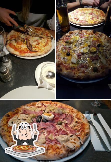 Order pizza at I Giardini
