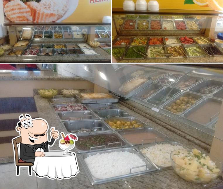 Restaurante e Lanchonete Alkimim serve uma escolha de sobremesas