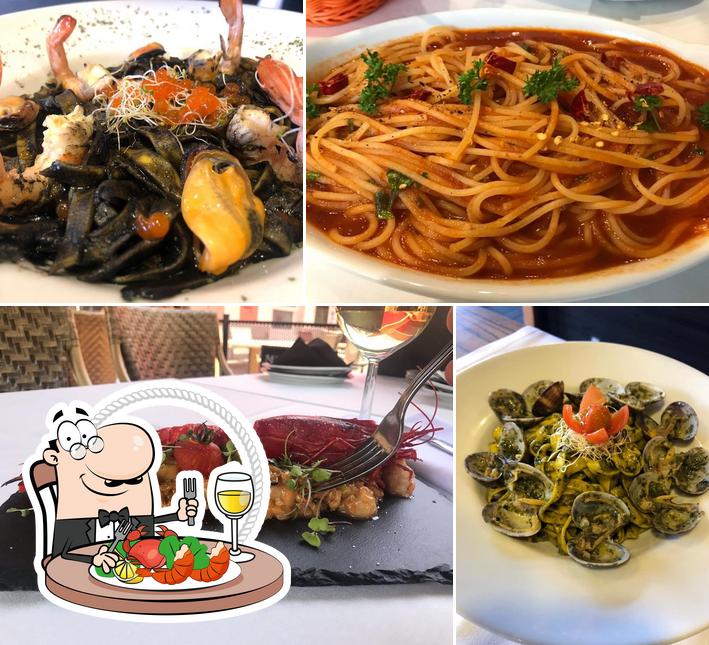В "Trattorias Abruzzi" вы можете заказать разные блюда с морепродуктами