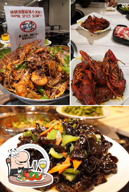 Order seafood at 壹家自助火锅 Wow Buffet