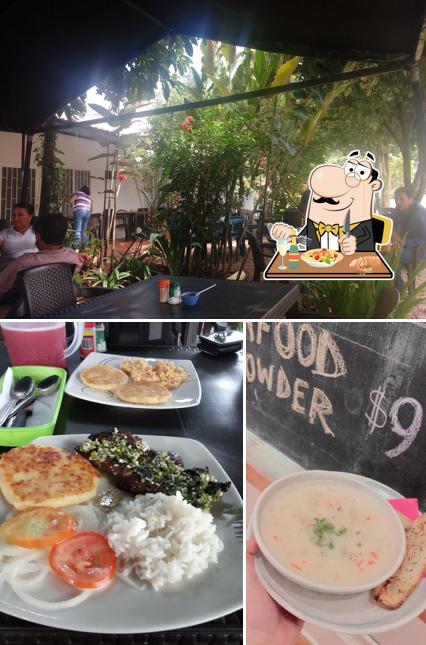 Las imágenes de comida y exterior en Restaurante El Alcaravan