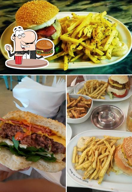 Order a burger at Hamburgueria do Bairro (Colinas do Cruzeiro)