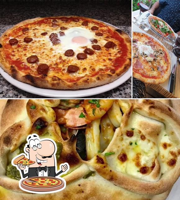 Попробуйте пиццу в "La Pignata, #1 TripAdvisor, Restaurant Italien, Et En En Panne Le O, Spécial’r, Joyauxi, Anniversaire"
