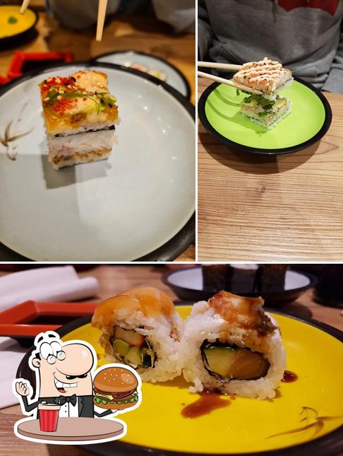 Prenez un hamburger à TOKYO Running Sushi
