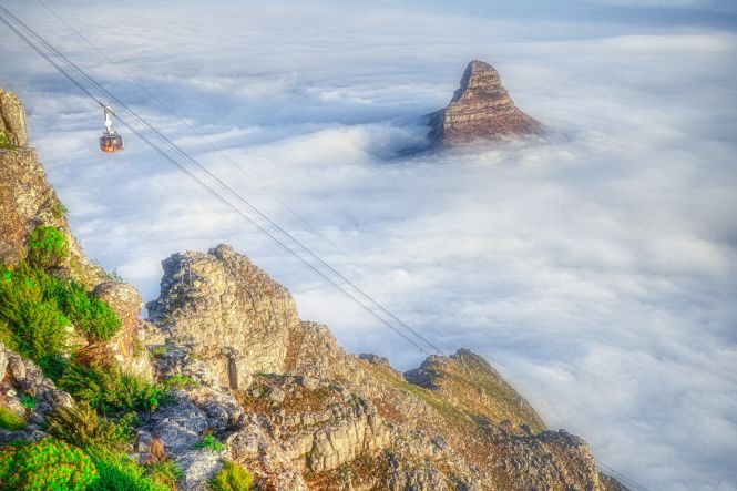 Table mountain, cable car. Image by Thomas Bennie from Unsplash