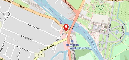 Hampton Court Cafe on map