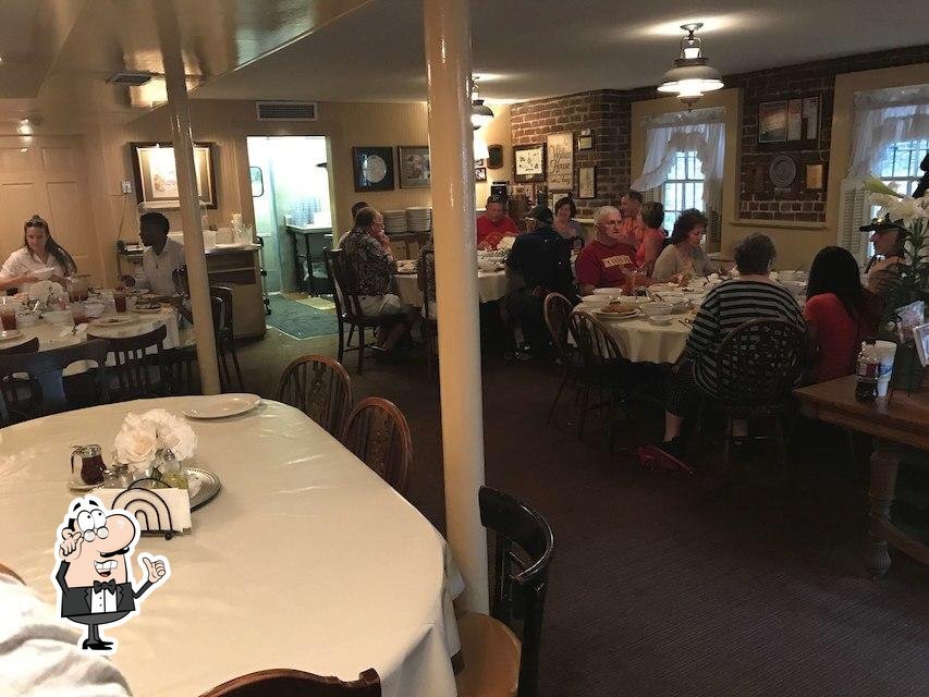 Mrs. Wilkes’ Dining Room in Savannah - Restaurant menu and reviews