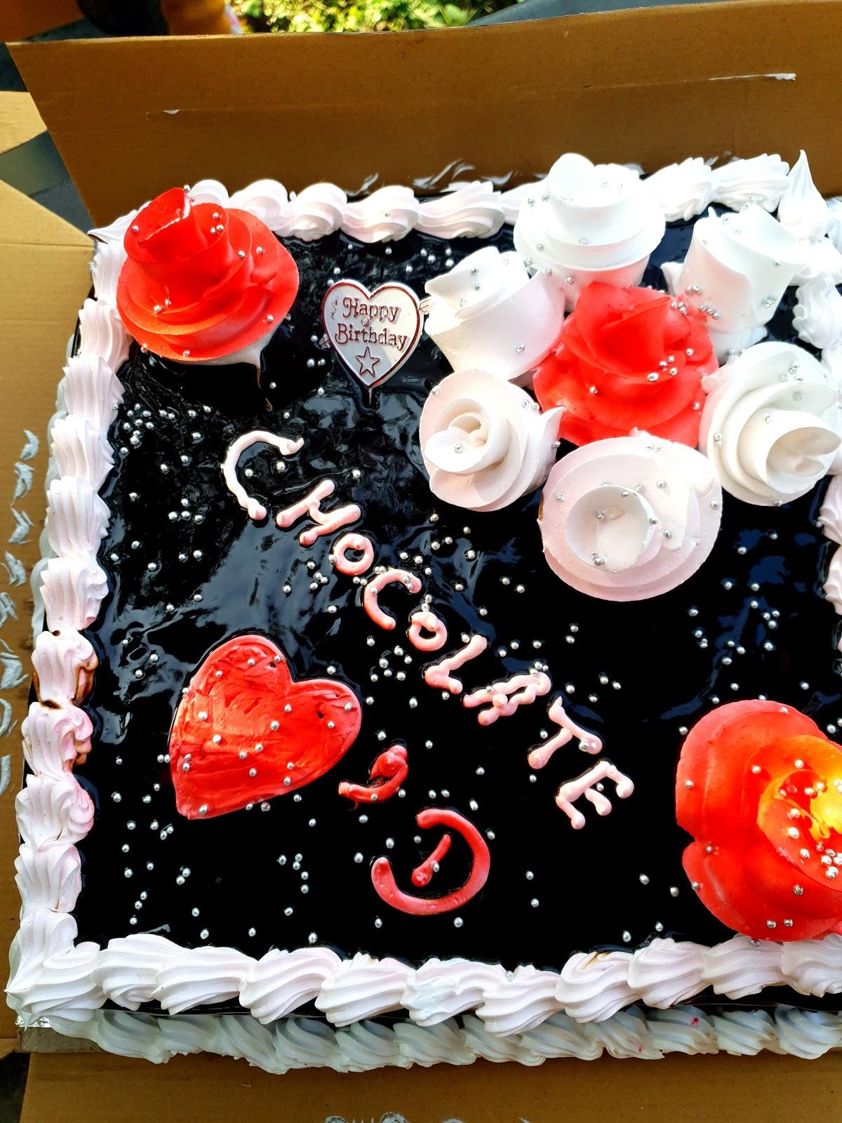 Cricket Lover Birthday Cake | Cake based on Cricket Theme Order Online |  Bakehoney