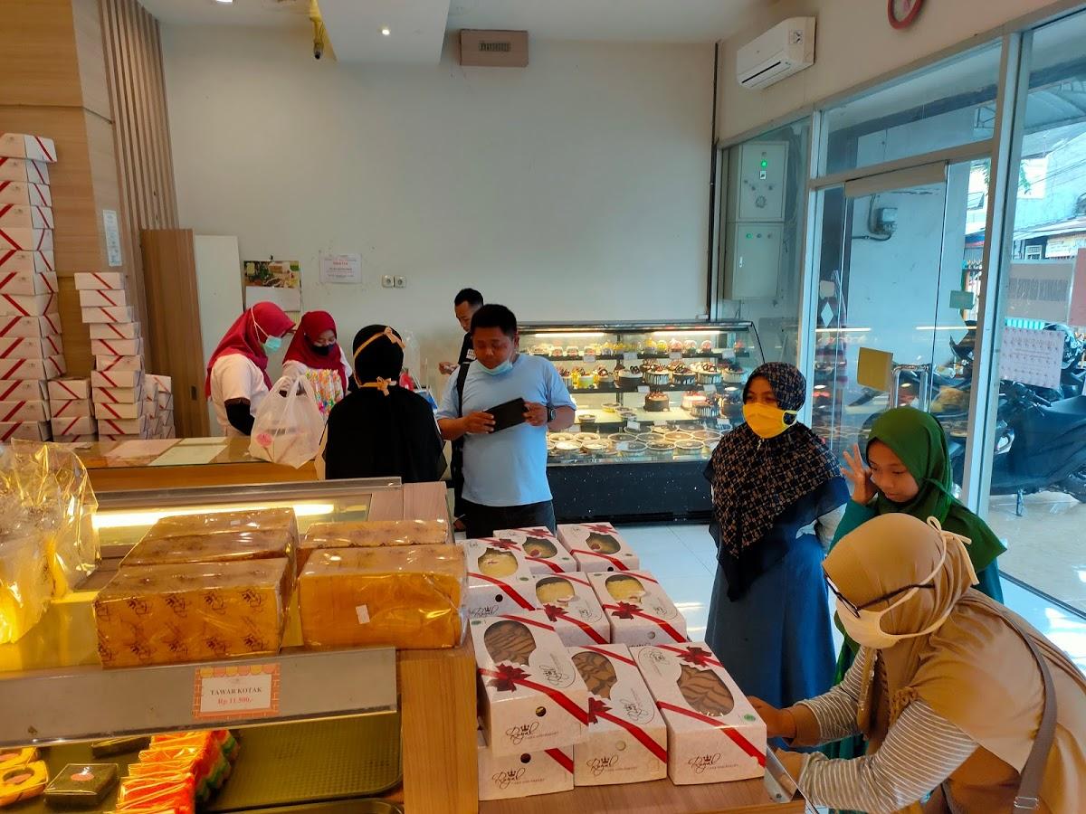 Royal Cake And Bakery, Semarang, Jalan Fatmawati No 37 - Restaurant reviews