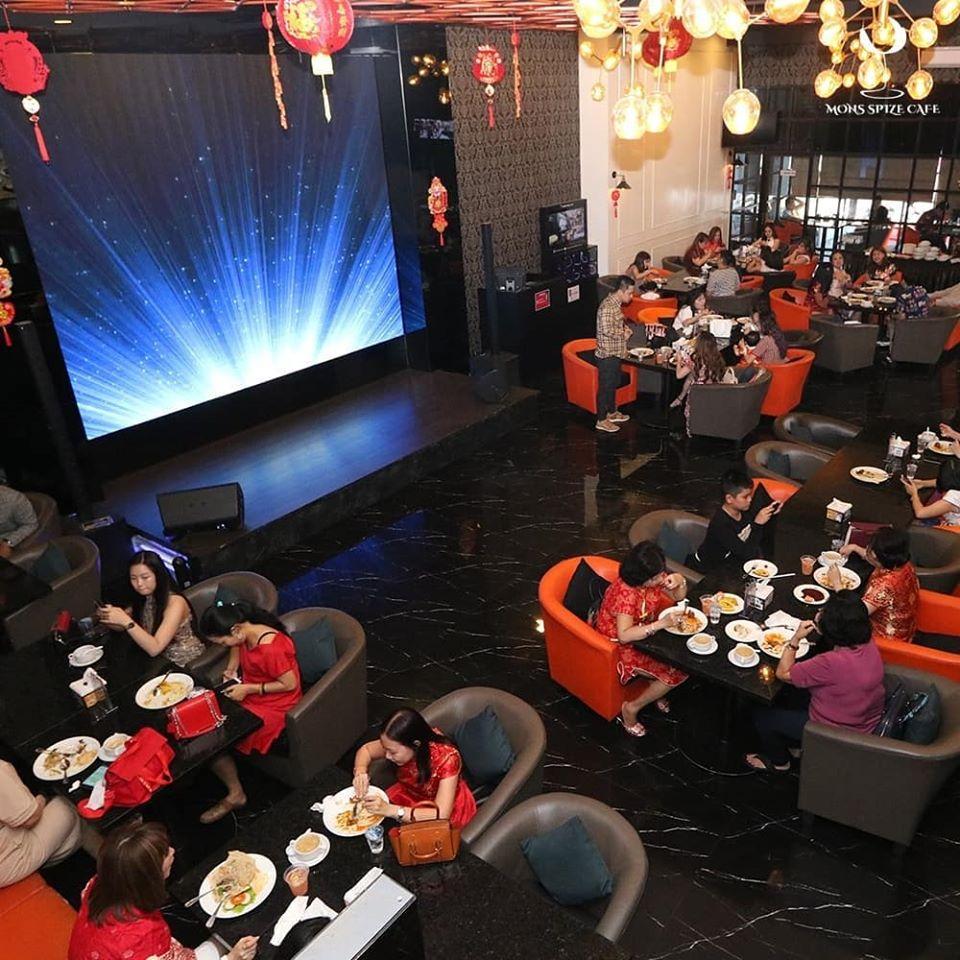 Mons Cafe Bar & Lounge, Medan - Restaurant reviews