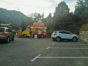 restaurant camion pizza sarkis