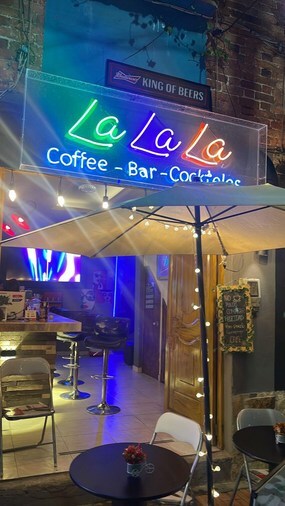 LA LA LA CAFÉ BAR