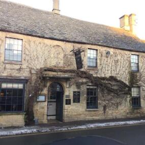 Find the best place to eat in Bourton-on-the-Water, summer 2022