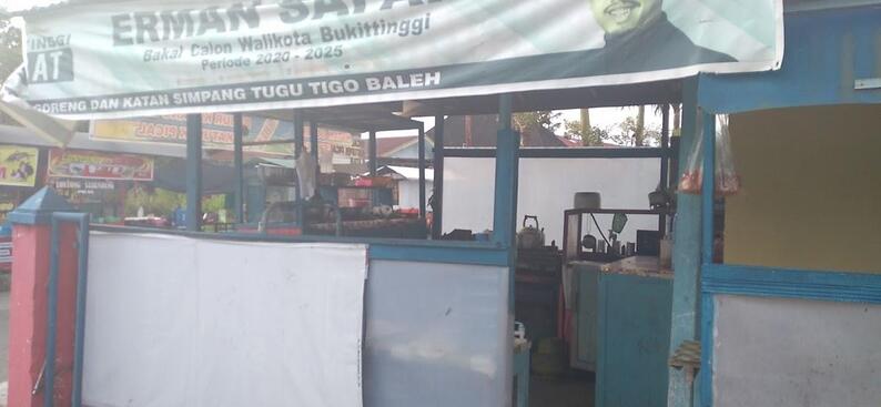 Sarapan Pagi Simpang Tugu Tigo Baleh restaurant Bukittinggi 