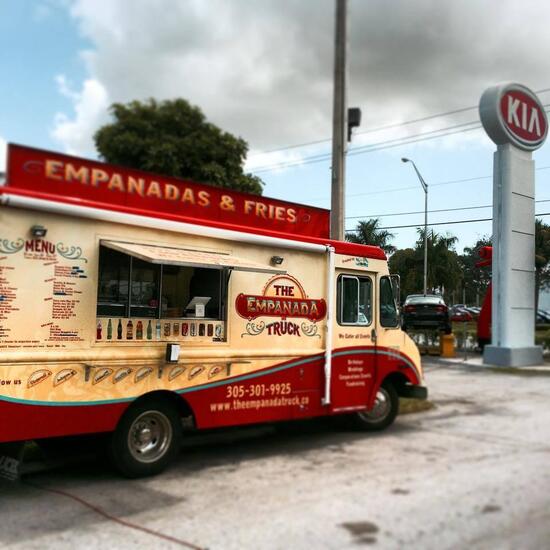 Рекомендую вам посетить ресторан Empanada Truck. 